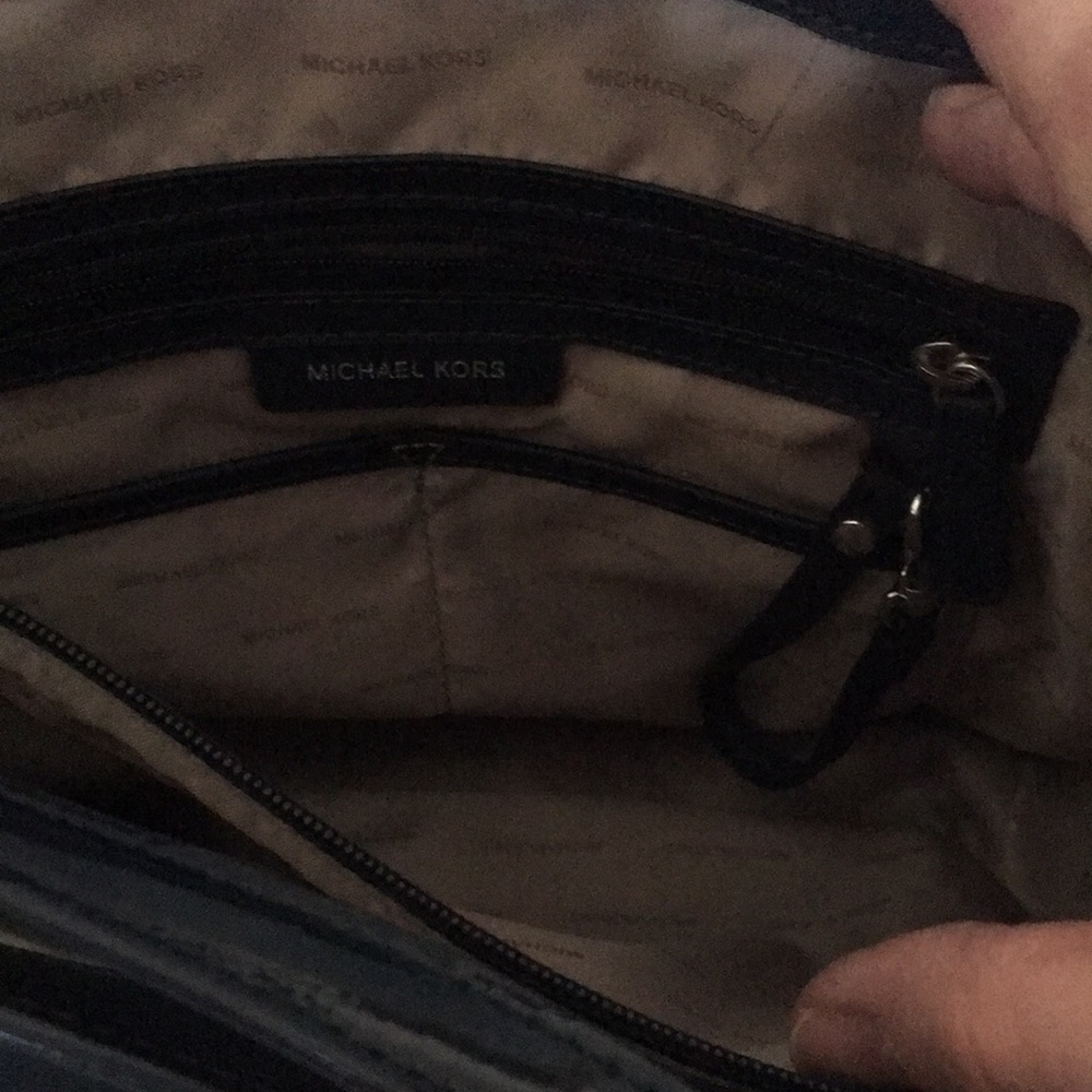 Michael Kors large Navy/black tote - Picture 6 of 7